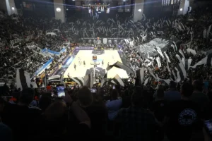 Στην άλλη πλευρά της πόλης το κατάλαβαν νωρίς…