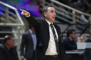 Μπούτσκος: «Ο αέρας στη Θεσσαλονίκη ξαναμυρίζει μπάσκετ όπως το 90, αυτή είναι η φιλοσοφία μου»