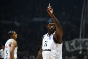 Τα «μαγικά» νούμερα του Μπέβερλι στα Play off: «Άγγιξε» την κορυφή των ασίστ με 5 λιγότερα ματς