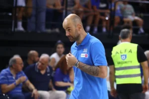 Εντός έδρας ταπείνωση και μπλεξίματα για την Εθνική