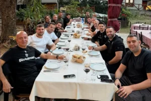 Χωρίς προπόνηση αλλά με… «meating» για τον Τρινκιέρι και τους συνεργάτες του (pic)