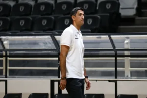Τσιάρας: «Πουλάει μια “βόμβα”, αλλά είμαστε πολύ ευχαριστημένοι με τα παιδιά που έχουμε» (vid)