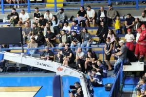 Με το βλέμμα (και) στον άλλο ημιτελικό: Στο γήπεδο το επιτελείο του ΠΑΟΚ