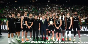 H στιγμή της τιμητικής απονομής του ΠΑΟΚ για την δεύτερη θέση (vid)