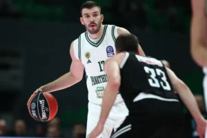 Ανησυχία στον Παναθηναϊκό για Ρογκαβόπουλο - Αποχώρησε με ενοχλήσεις