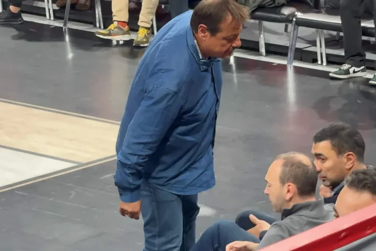 Στο Sinan Erdem Dome ο Εργκίν Αταμάν (video)
