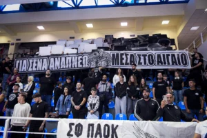 Ο κόσμος του ΠΑΟΚ στη Ρόδο: «Για σένα αναπνέω μέσα στο Αιγαίο»
