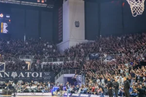 Τέλος τα… ταξίδια, ώρα για Παλατάκι! Ο ΠΑΟΚ επιστρέφει στο «σπίτι» του μετά από τρεις εβδομάδες και θέλει ξανά τον κόσμο στο πλευρό του!